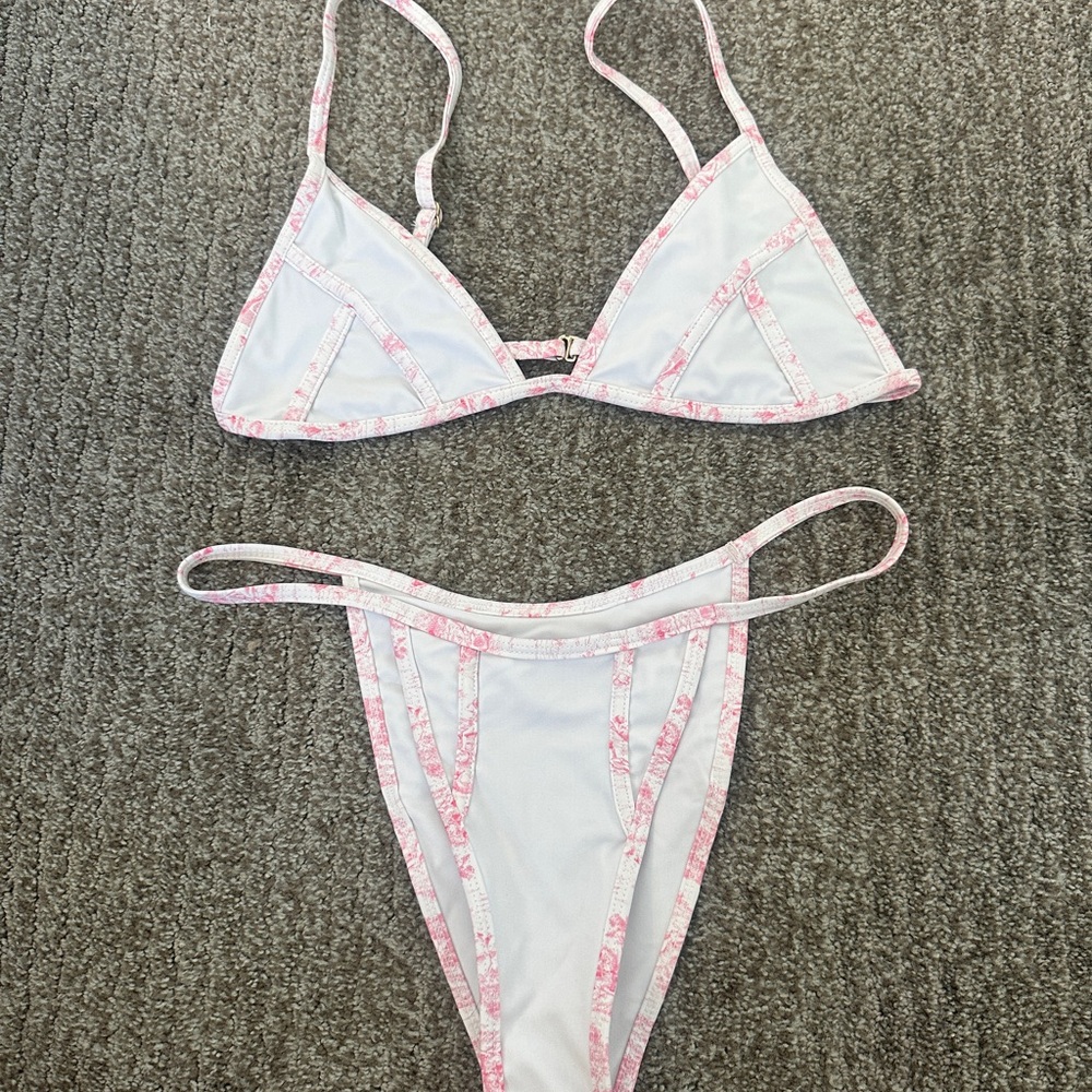 Tularosa Pink and White Bikini set - size XS

Never worn